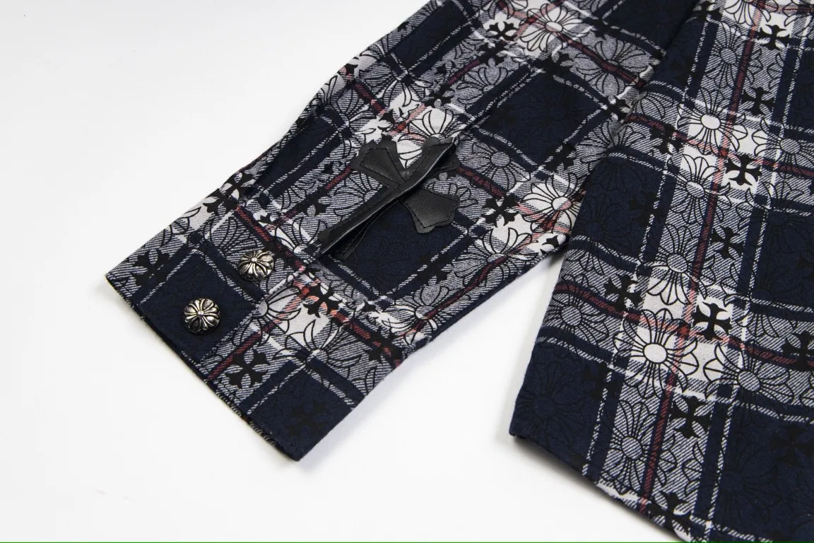 🅿️260 New: Style number: B131 Chrome Hearts classic cashew flower cross all-over printed jacquard long-sleeved casual shirt 1️⃣Customized original jacquard fabric, high-quality pure cotton jacquard plaid fabric, soft and comfortable to the touch, a very high-quality fabric! 2️⃣The details of the workmanship are perfectly controlled. The lining is made of vest hemming, and the cuffs are made of double cross leather labels. It is different from the ordinary version. The collar is also designed with interlining, which shows high-end fashion and personality. The style is fashionable, simple and elegant, and it is a very versatile jacket! 4⃣️Complete accessories, all customized with original versions! Same style for men and women Color: Cashew Purple Sizes: S, M, L, XL